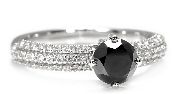 Elegant 18k White Gold Engagement Ring with Central Black Diamond